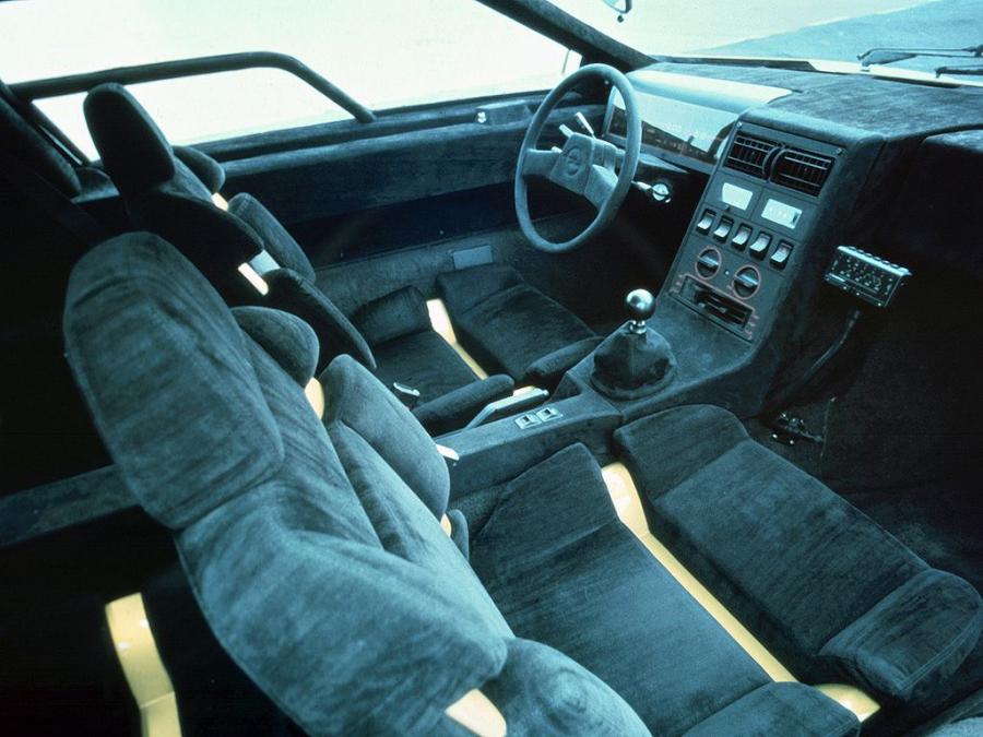 Интерьер Opel GT2 Concept 1975 года  (фото 4 из 13)